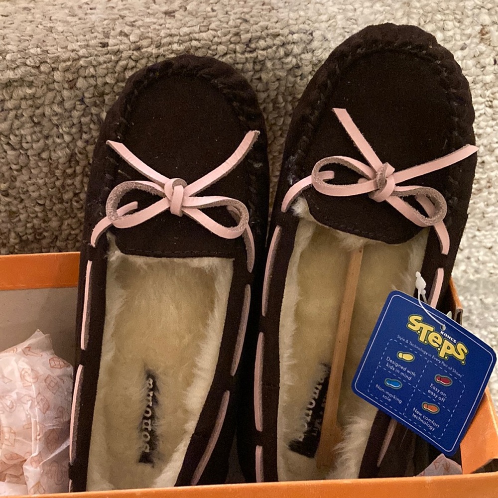 Girls size 2 NEW brown moccasins slippers.